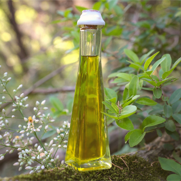 Light of Eärendil is a magical elven potion. This botanical infused oil is organic, vegan, wild crafted and zero waste.